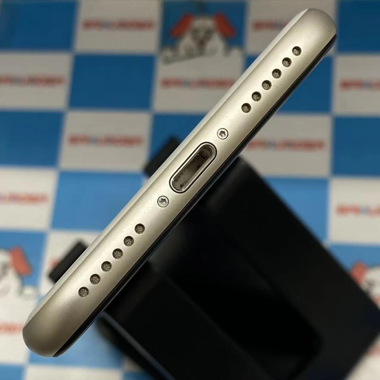 iPhoneSE 第3世代 64GB スターライト MMYD3J/A au極美品