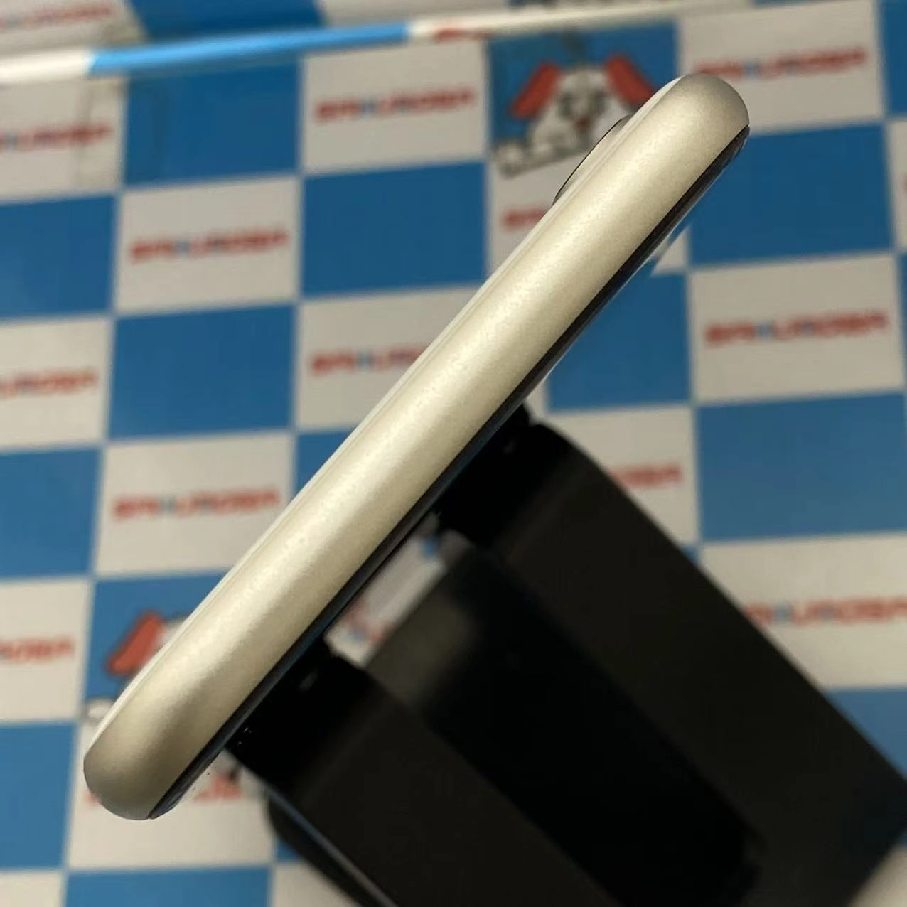 iPhoneSE 第3世代 64GB スターライト MMYD3J/A AU版SIMフリー