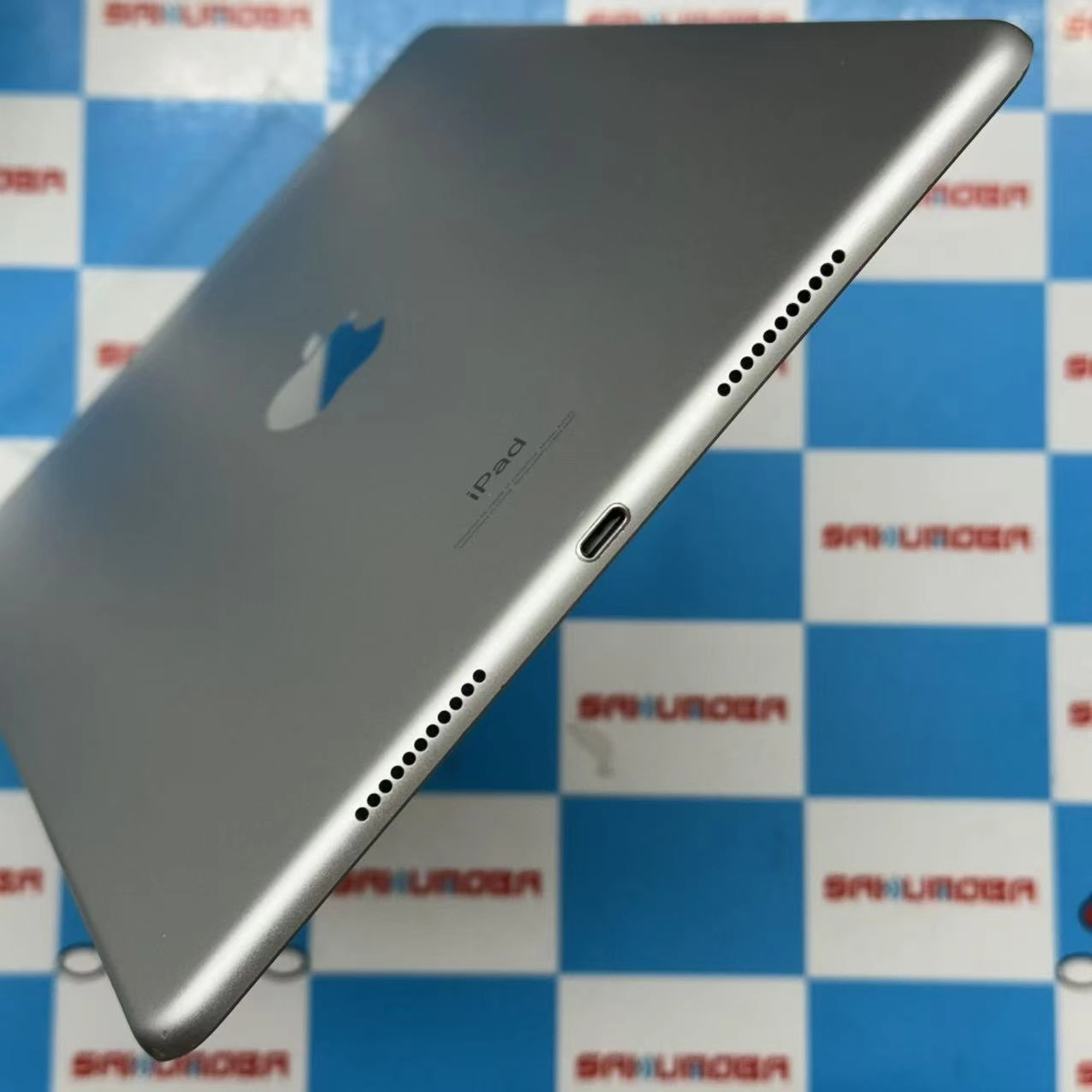 iPad Air 第3世代 Wi-Fi+Cellularモデル 64GB シルバー NV0E2J/A docomo版SIMフリー 訳あり品