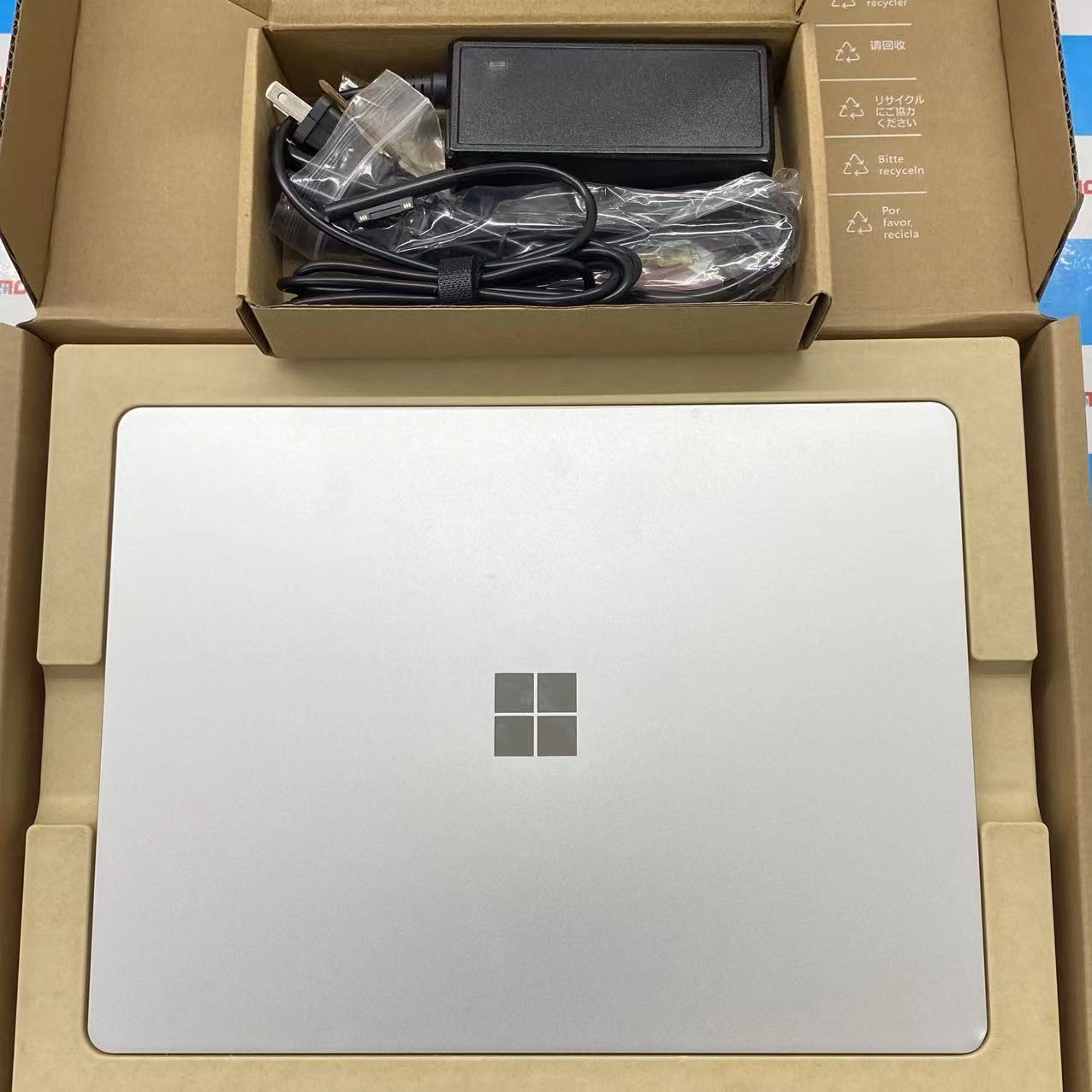 Surface Laptop Go 3 core i5 8GB/256GB プラチナ XK3-00005