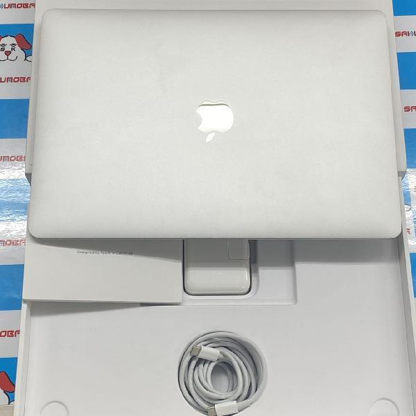 MacBook Air Retina 13インチ 2020 1.1GHz デュアルコアIntel Core i3 8GB 256GB-正面