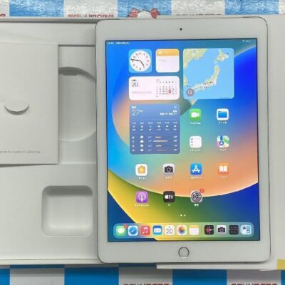 iPad 第5世代 docomo版SIMフリー 32GB MP1L2J/A A1823 美品