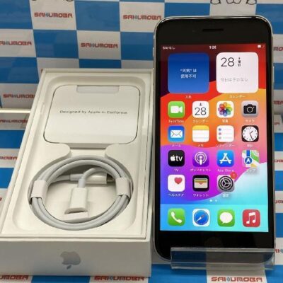 iPhoneSE 第3世代 au版SIMフリー 64GB MMYD3J/A A2782 新品同様品