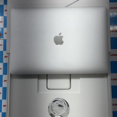 MacBook Pro 13インチ 2019 Thunderbolt 3ポートx 4 256GB MV992J/A A1989 極美品