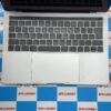 MacBook Pro 13インチ 2018 2.3GHz Core i5 8GB 256GB MR9U2J/A-上部